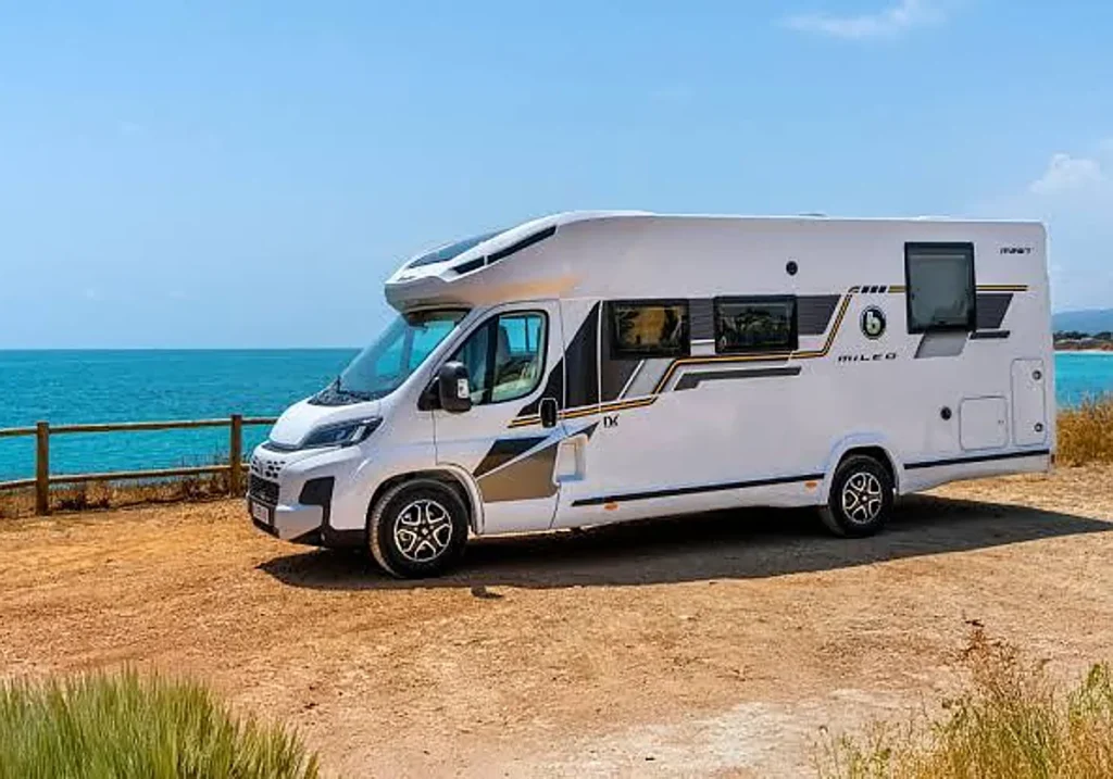 La DGT se pone firme: dónde encontrarás límites o prohibiciones para acampar o liberar aguas con tu autocaravana